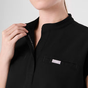 https://cdn.shopify.com/s/files/1/0139/8942/files/Q1_2025_01_BLACK_CAROLINARELAXEDTOP_MELANIE_1608.jpg?v=1741015210
