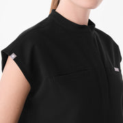 https://cdn.shopify.com/s/files/1/0139/8942/files/Q1_2025_01_BLACK_CAROLINARELAXEDTOP_MELANIE_1617.jpg?v=1741015210