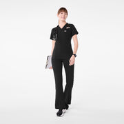 https://cdn.shopify.com/s/files/1/0139/8942/files/Q1_2025_01_BLACK_EVERLYSLIMNECKTOP_MELANIE_1466.jpg?v=1741370465