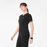 https://cdn.shopify.com/s/files/1/0139/8942/files/Q1_2025_01_BLACK_EVERLYSLIMNECKTOP_MELANIE_1495.jpg?v=1741370465