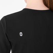 https://cdn.shopify.com/s/files/1/0139/8942/files/Q1_2025_01_BLACK_EVERLYSLIMNECKTOP_MELANIE_1500.jpg?v=1741015406