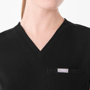 https://cdn.shopify.com/s/files/1/0139/8942/files/Q1_2025_01_BLACK_EVERLYSLIMNECKTOP_MELANIE_1503.jpg?v=1741015406