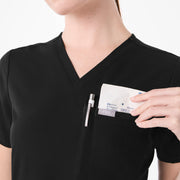 https://cdn.shopify.com/s/files/1/0139/8942/files/Q1_2025_01_BLACK_EVERLYSLIMNECKTOP_MELANIE_1508.jpg?v=1741015406