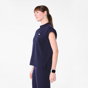 https://cdn.shopify.com/s/files/1/0139/8942/files/Q1_2025_01_NAVY_CAROLINARELAXEDTOP_MELANIE_1337.jpg?v=1741015267