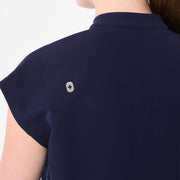 https://cdn.shopify.com/s/files/1/0139/8942/files/Q1_2025_01_NAVY_CAROLINARELAXEDTOP_MELANIE_1345.jpg?v=1741015267