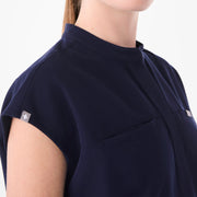 https://cdn.shopify.com/s/files/1/0139/8942/files/Q1_2025_01_NAVY_CAROLINARELAXEDTOP_MELANIE_1350.jpg?v=1741015267