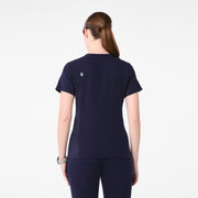 https://cdn.shopify.com/s/files/1/0139/8942/files/Q1_2025_01_NAVY_EVERLYSLIMNECKTOP_MELANIE_1397.jpg?v=1741015460