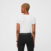 https://cdn.shopify.com/s/files/1/0139/8942/files/Q2_2022_03_CORE_WHITE_SUPERSOFT-SS_W_DEJA_18173_628442d9-6e66-4f00-96f6-e1669c4311c8.jpg?v=1724287868