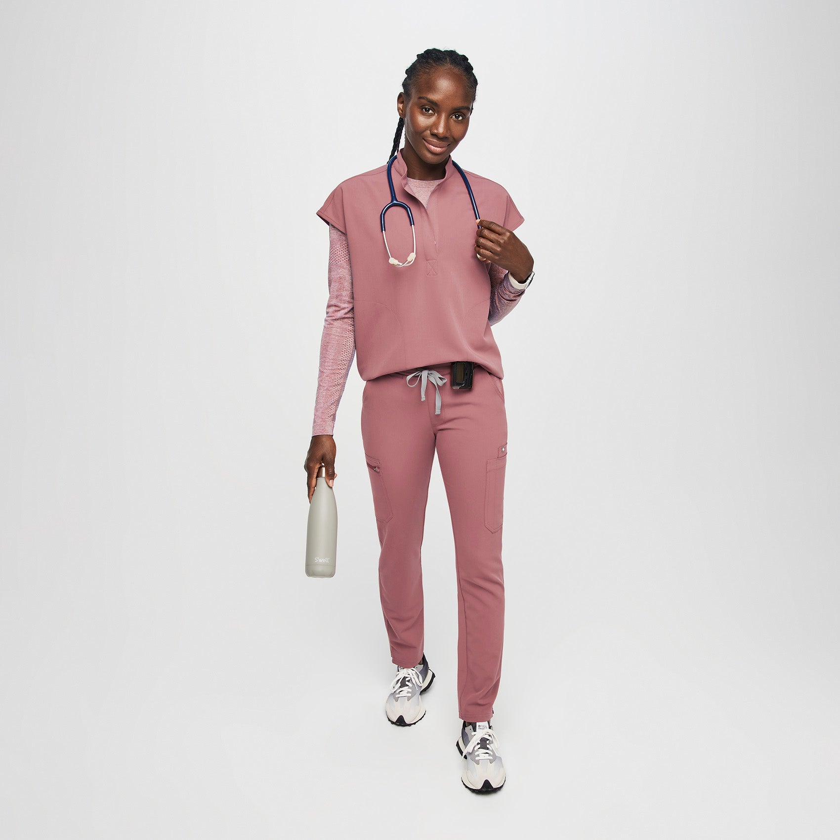 https://cdn.shopify.com/s/files/1/0139/8942/files/Q2_2022_05_MAUVE_YOLA-SKINNY-SCRUB-PANTS_W_AWA_039_62d6d272-fe00-47f8-b937-8de0bb3183b9.jpg?v=1689280701