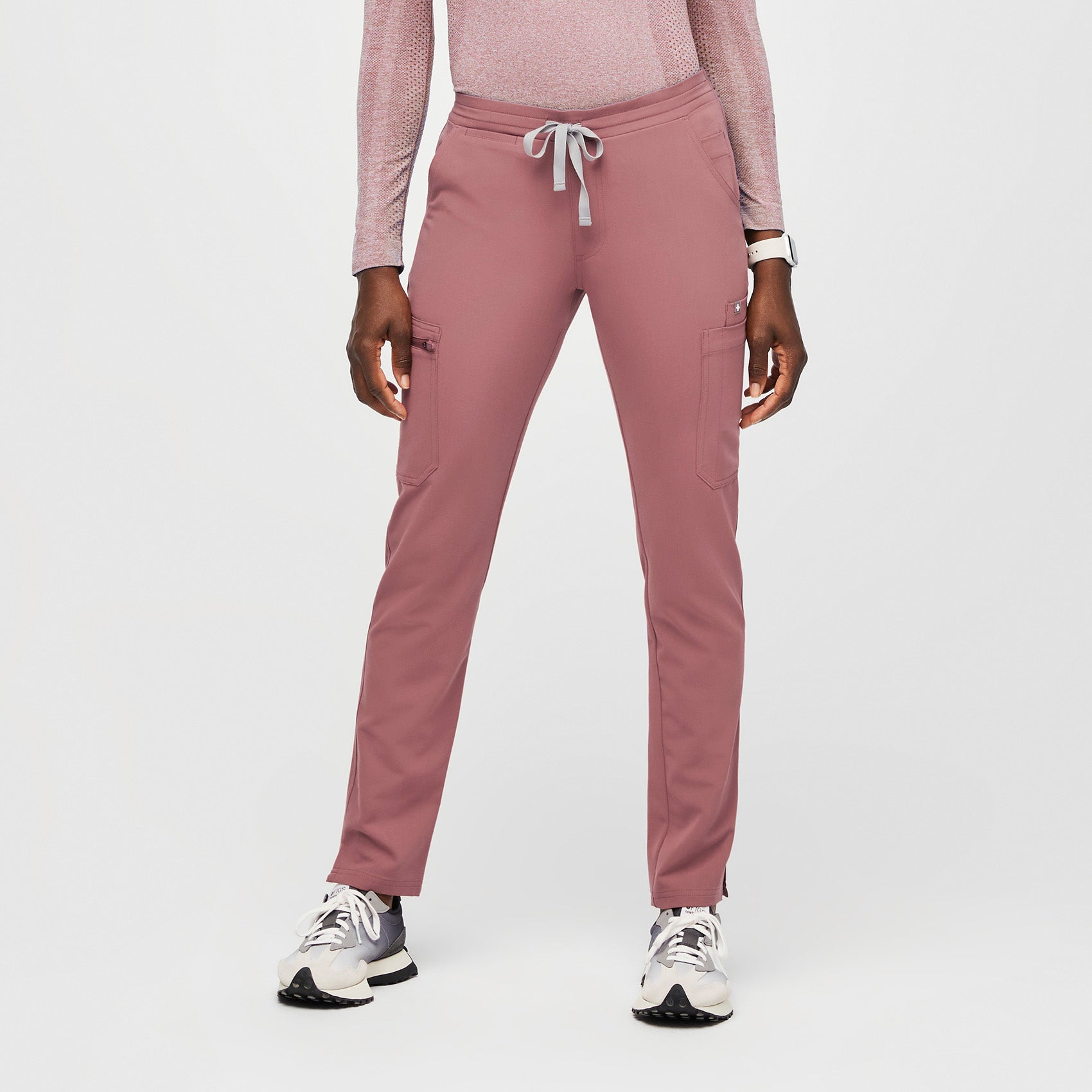 https://cdn.shopify.com/s/files/1/0139/8942/files/Q2_2022_05_MAUVE_YOLA-SKINNY-SCRUB-PANTS_W_AWA_099_4169b8cd-35b7-4001-accf-d4ceed755469.jpg?v=1689280701