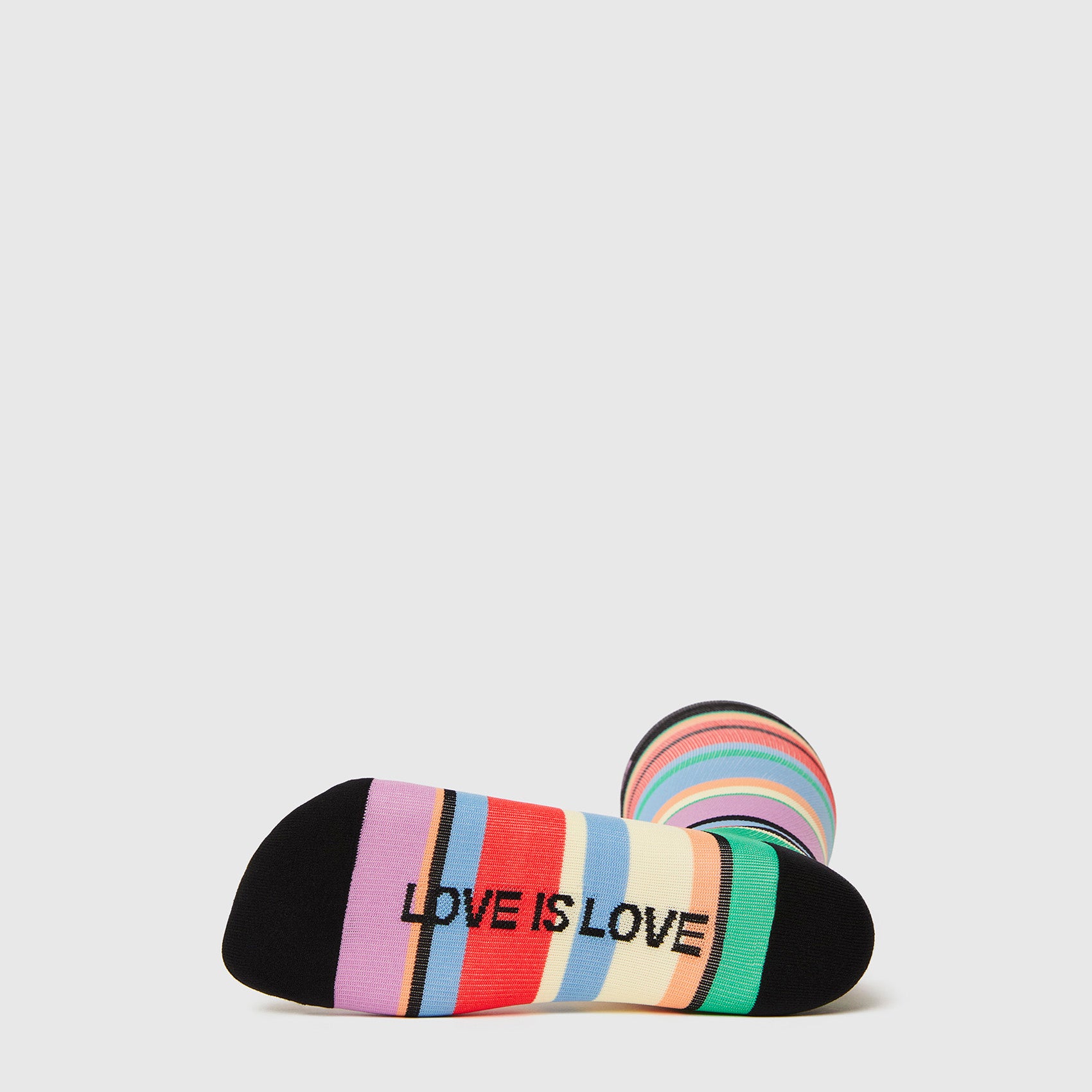 https://cdn.shopify.com/s/files/1/0139/8942/files/Q2_2023_04_BLACK_PRIDE-STRIPE-COMPRESSION-SOCKS_W_GHOST_04881.jpg?v=1684875156