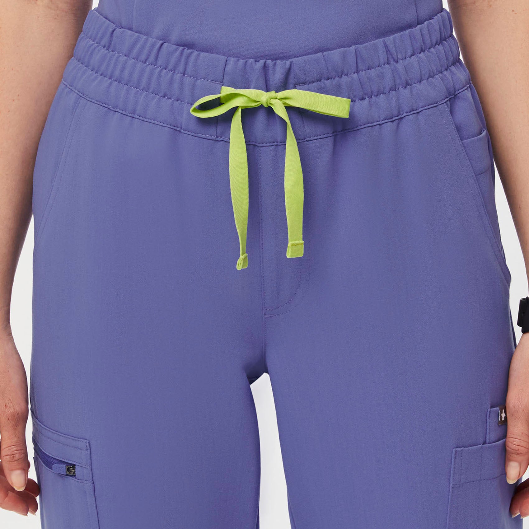 https://cdn.shopify.com/s/files/1/0139/8942/files/Q2_2023_04_BLUEBERRY_FOSO-JOGGER_W_PALONIA_06660_464cb85b-5f64-454b-8d2c-ab75d22da1e9.jpg?v=1688768786