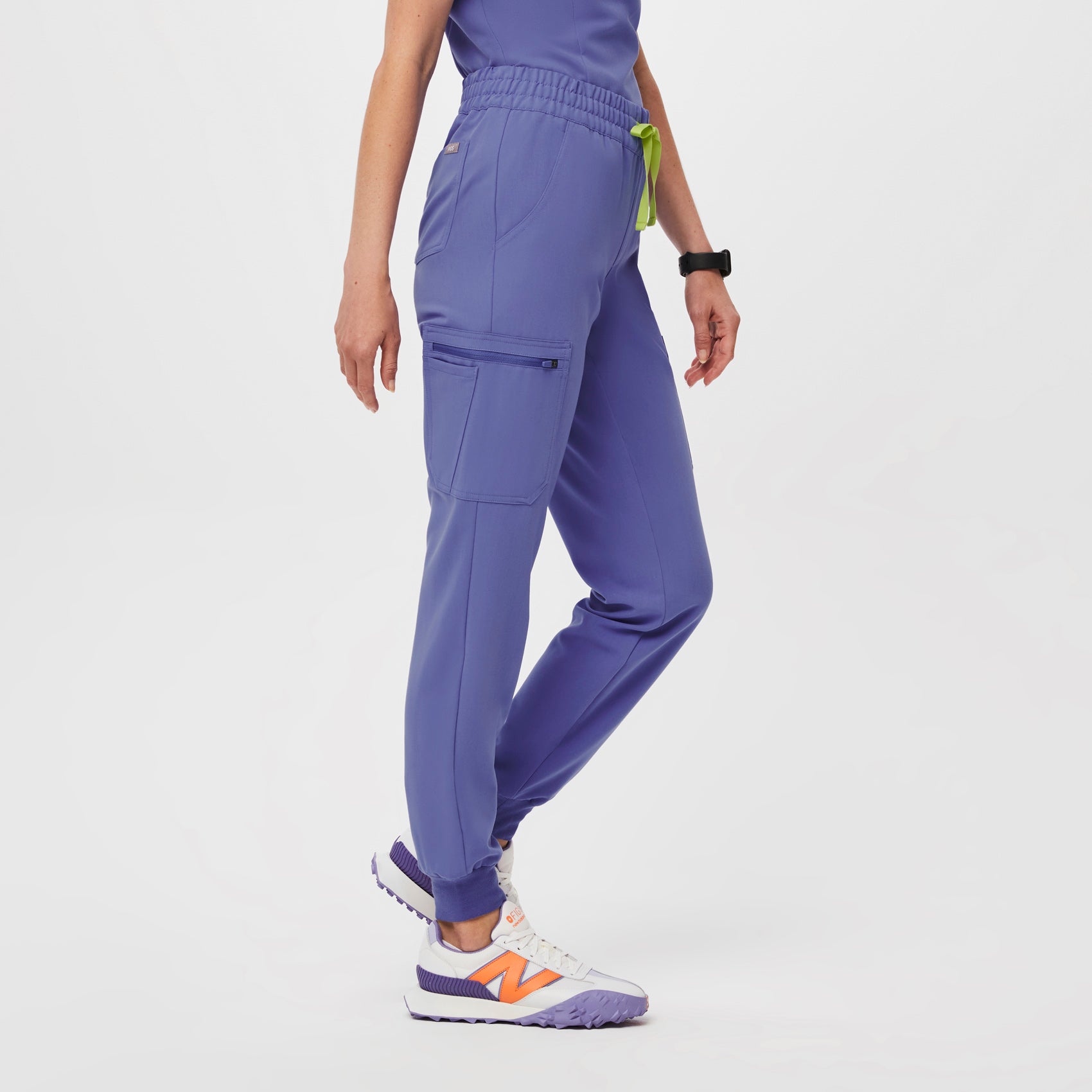 https://cdn.shopify.com/s/files/1/0139/8942/files/Q2_2023_04_BLUEBERRY_FOSO-JOGGER_W_PALONIA_06669_416fd13c-62b4-47e5-9225-21cc918476e4.jpg?v=1688768786