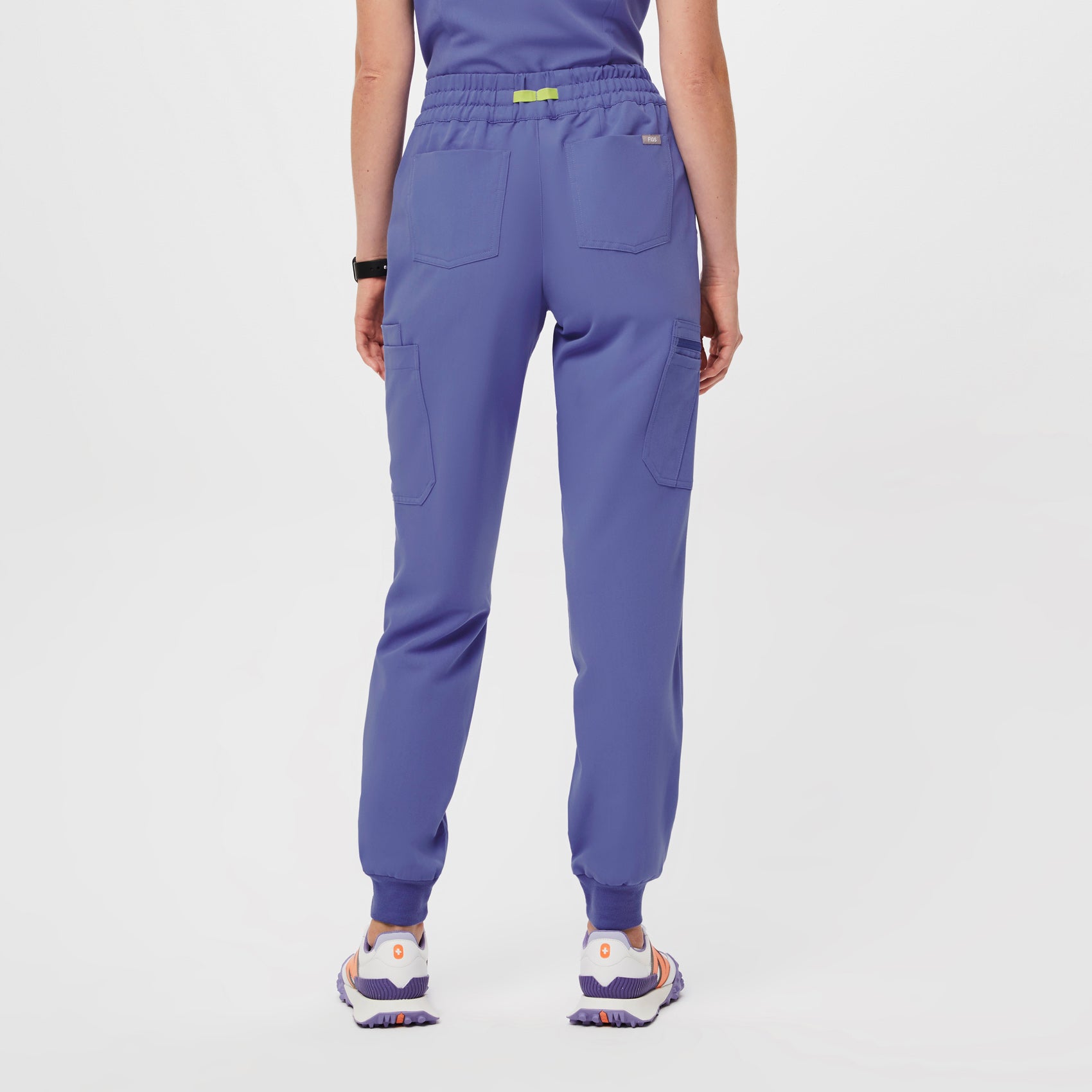 https://cdn.shopify.com/s/files/1/0139/8942/files/Q2_2023_04_BLUEBERRY_FOSO-JOGGER_W_PALONIA_06672_974587be-a517-42c4-bc0a-17f479e91e33.jpg?v=1688768786