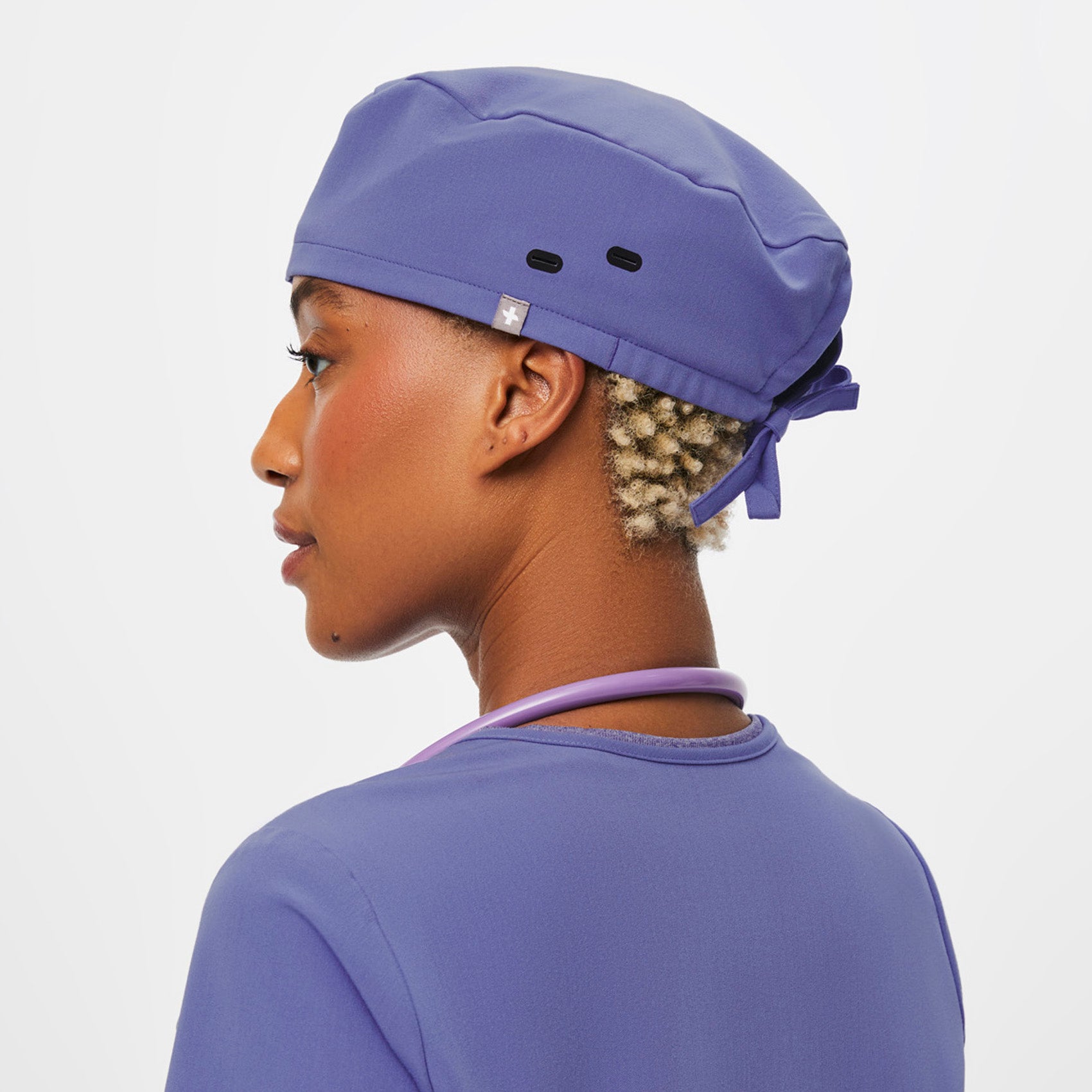 https://cdn.shopify.com/s/files/1/0139/8942/files/Q2_2023_04_BLUEBERRY_SCRUB-CAP-WITH-BUTTONHOLES_U_DEJA_09868.jpg?v=1687967458