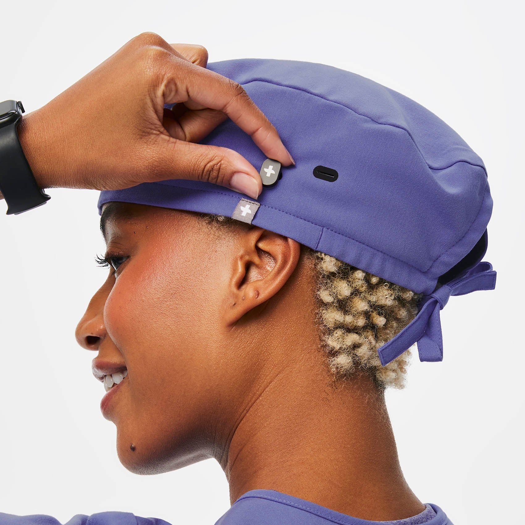 https://cdn.shopify.com/s/files/1/0139/8942/files/Q2_2023_04_BLUEBERRY_SCRUB-CAP-WITH-BUTTONHOLES_U_DEJA_09873.jpg?v=1687967458
