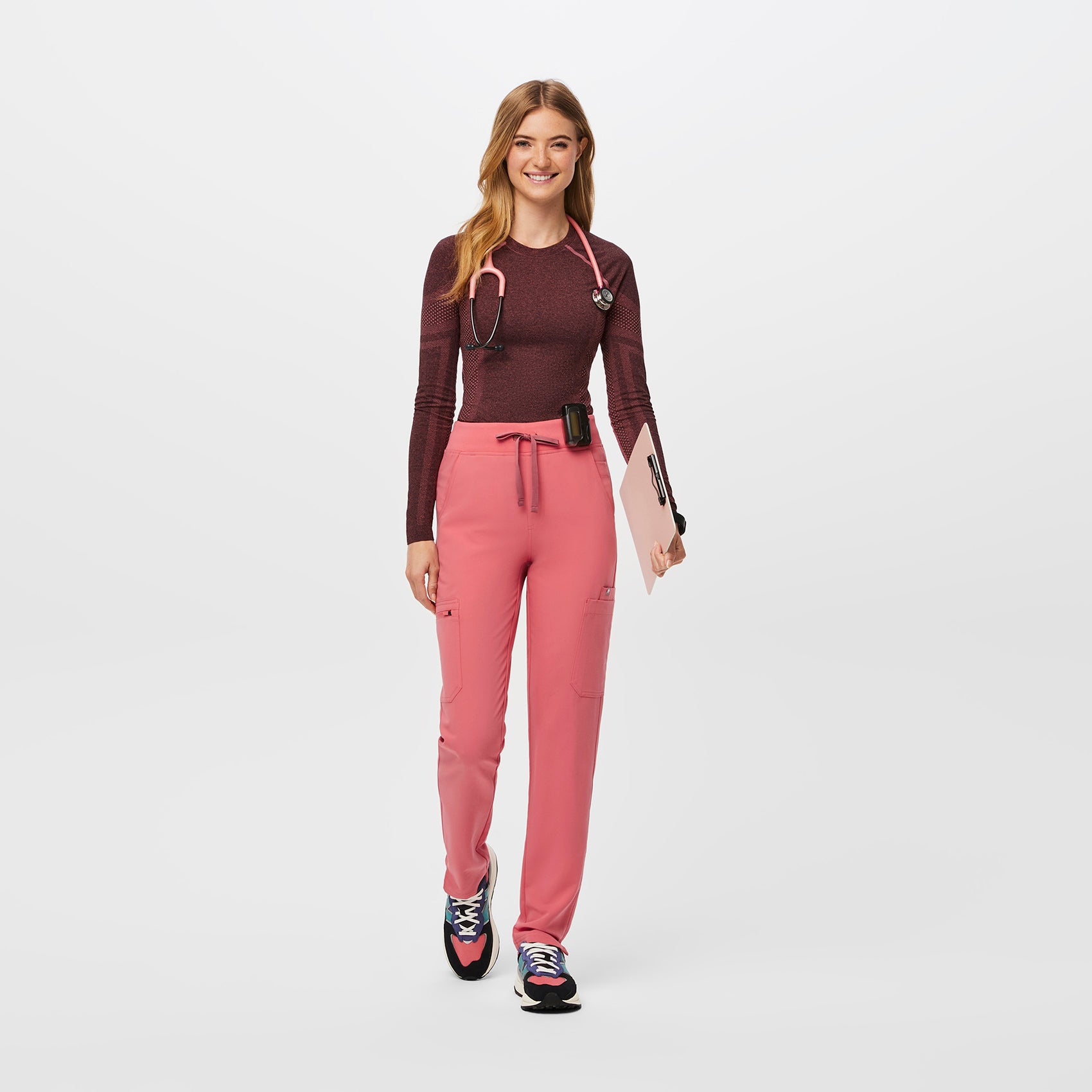 https://cdn.shopify.com/s/files/1/0139/8942/files/Q2_2023_04_DESERT-ROSE_HW-YOLA_W_PALONIA_06072_94d27e06-3713-447f-a340-317b7d66b875.jpg?v=1685665816