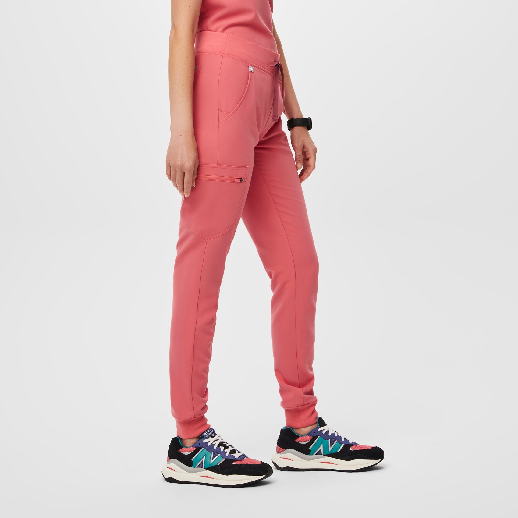 https://cdn.shopify.com/s/files/1/0139/8942/files/Q2_2023_04_DESERT-ROSE_ZAMORA_W_PALONIA_06060_88d140a6-5cb6-4a77-ba2e-58d7777666e0.jpg?v=1685665405
