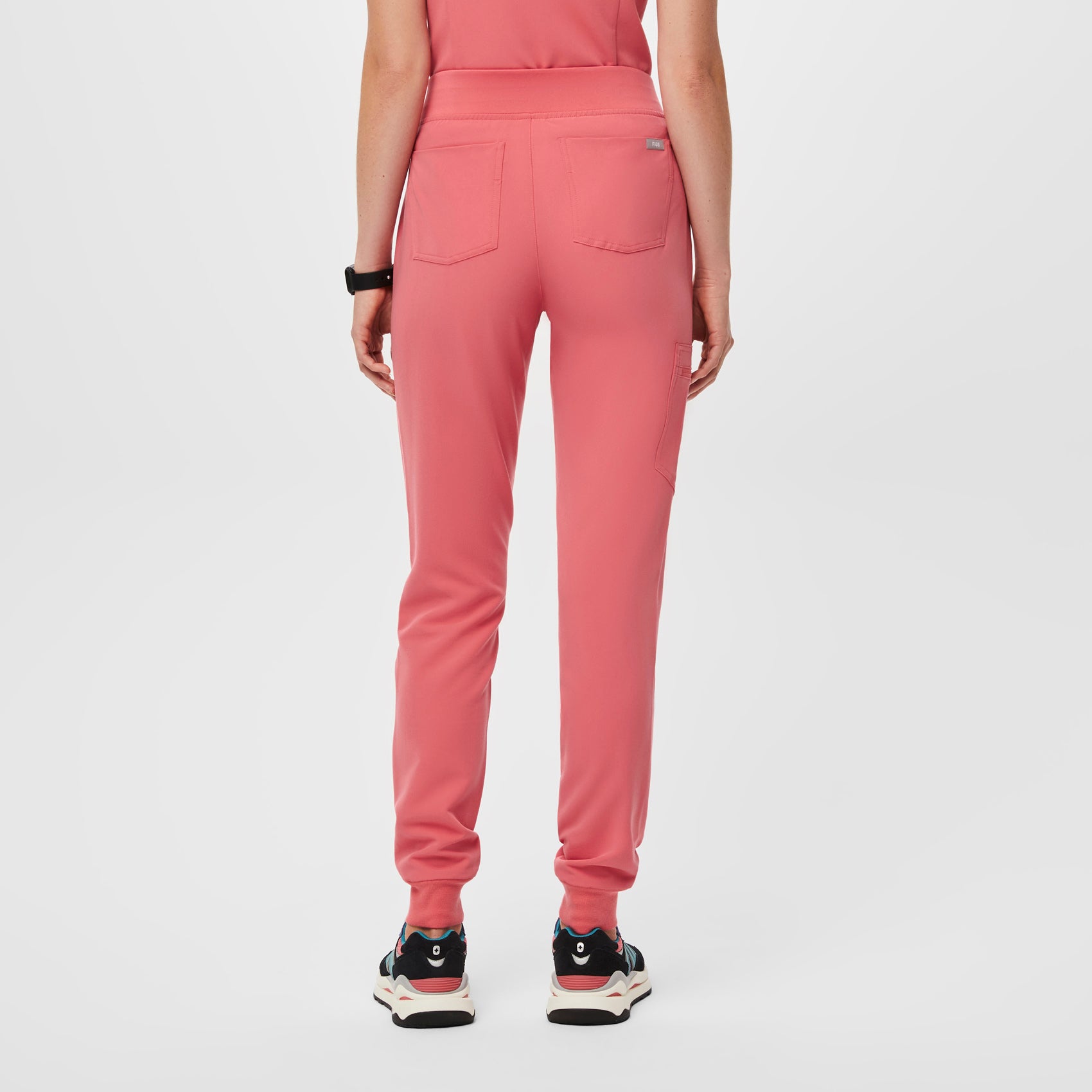 https://cdn.shopify.com/s/files/1/0139/8942/files/Q2_2023_04_DESERT-ROSE_ZAMORA_W_PALONIA_06064_c3eb07b8-43a2-4f33-a51f-14270ac8405d.jpg?v=1685665405