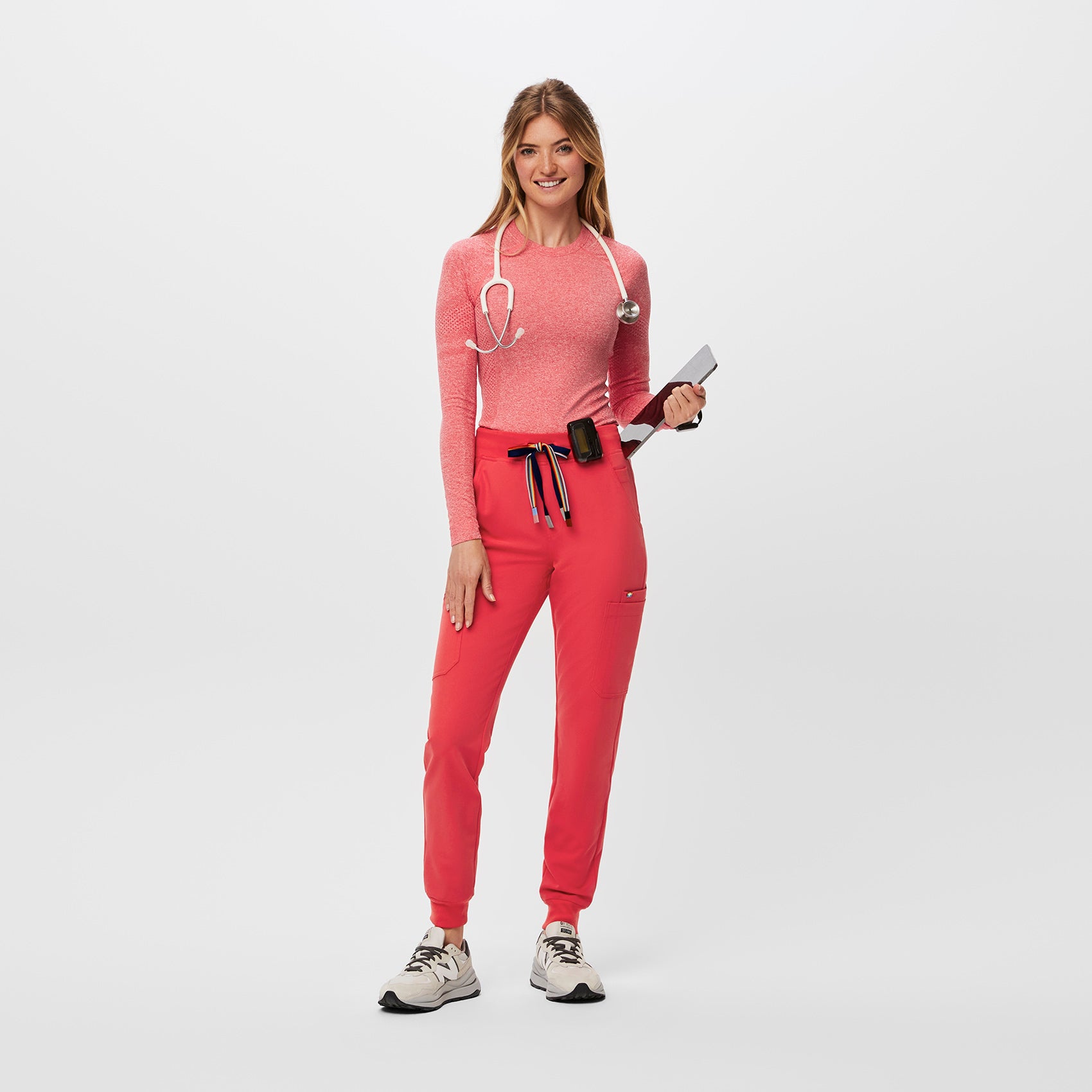 https://cdn.shopify.com/s/files/1/0139/8942/files/Q2_2023_04_HEATHERED-PRIDE-RED_SALTA_W_PALONIA_06890.jpg?v=1684875319