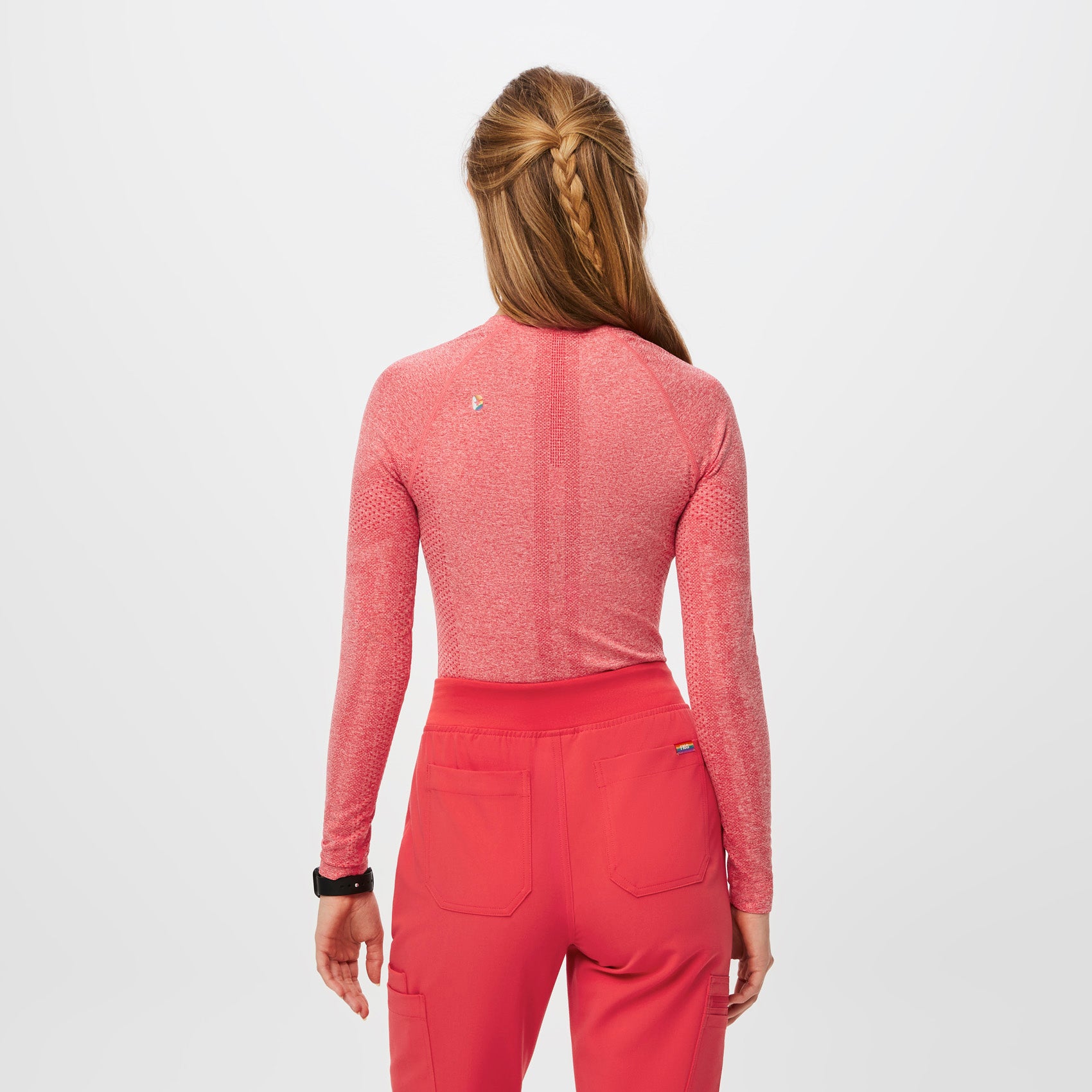 https://cdn.shopify.com/s/files/1/0139/8942/files/Q2_2023_04_HEATHERED-PRIDE-RED_SALTA_W_PALONIA_06925.jpg?v=1684875326