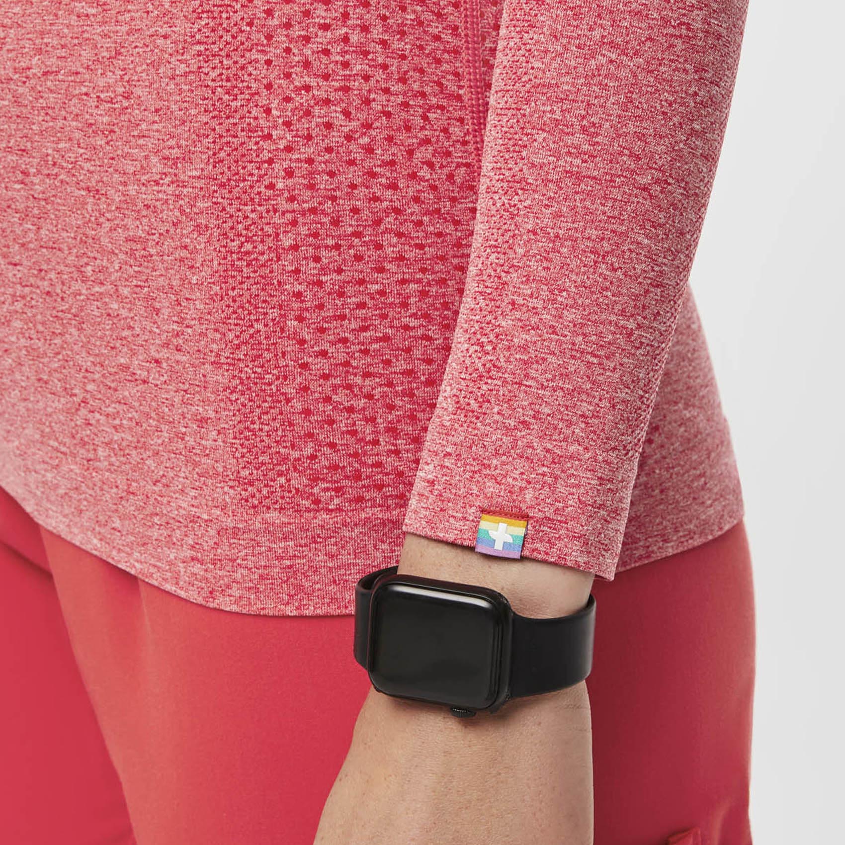 https://cdn.shopify.com/s/files/1/0139/8942/files/Q2_2023_04_HEATHERED-PRIDE-RED_SALTA_W_PALONIA_06928.jpg?v=1684875326