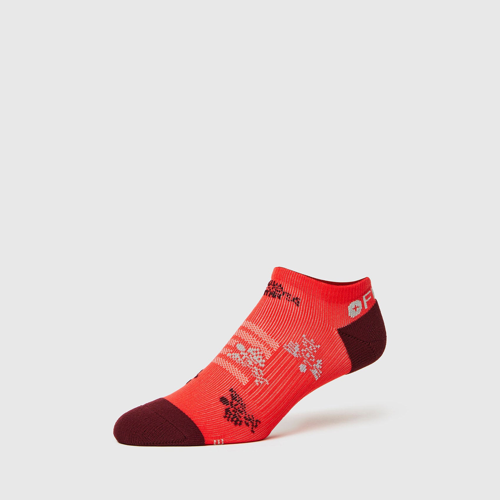 https://cdn.shopify.com/s/files/1/0139/8942/files/Q2_2023_04_HIBISCUS_CADUCUES-ANKLE-SOCKS_M_GHOST_04917.jpg?v=1684869198