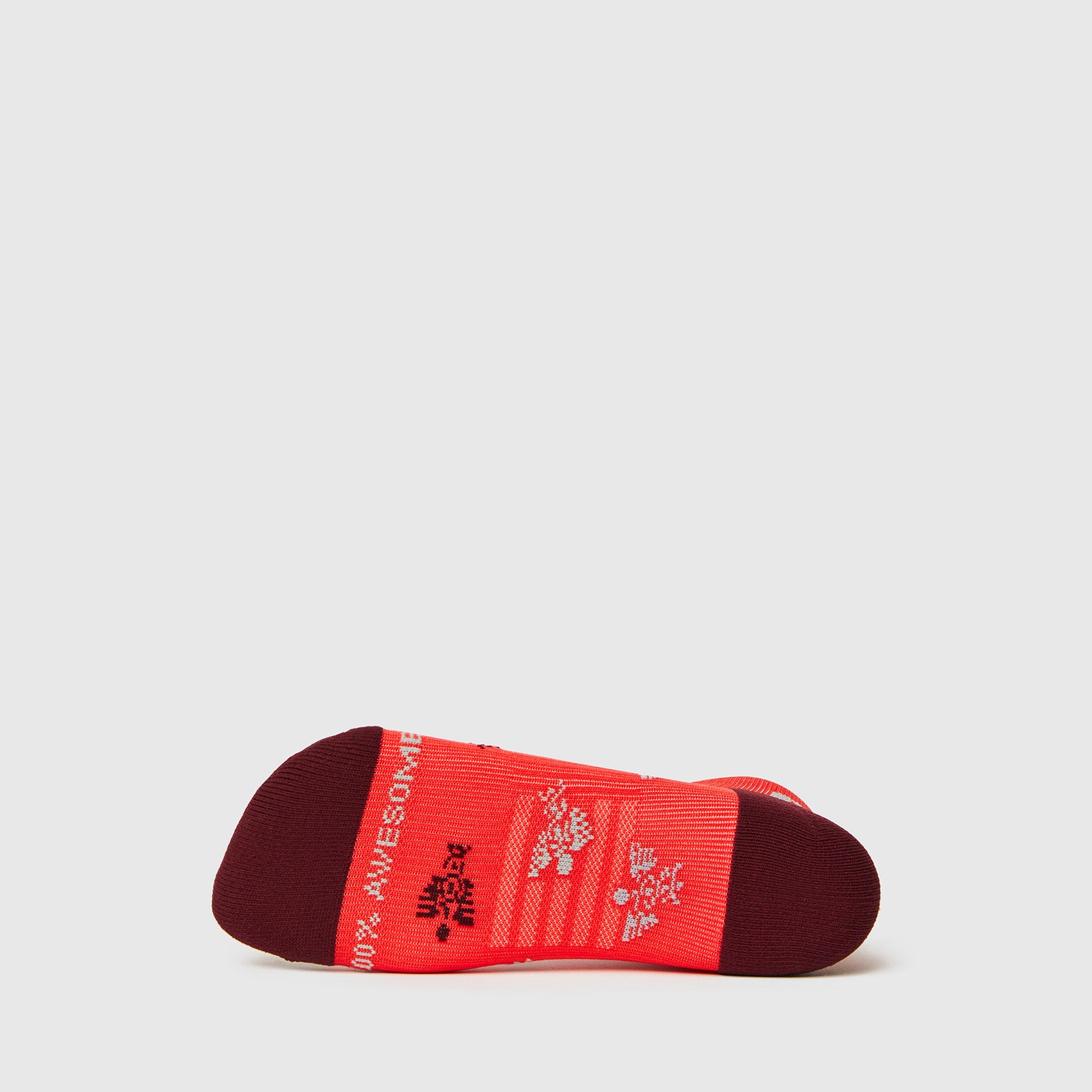 https://cdn.shopify.com/s/files/1/0139/8942/files/Q2_2023_04_HIBISCUS_CADUCUES-ANKLE-SOCKS_M_GHOST_04920copy.jpg?v=1684869199
