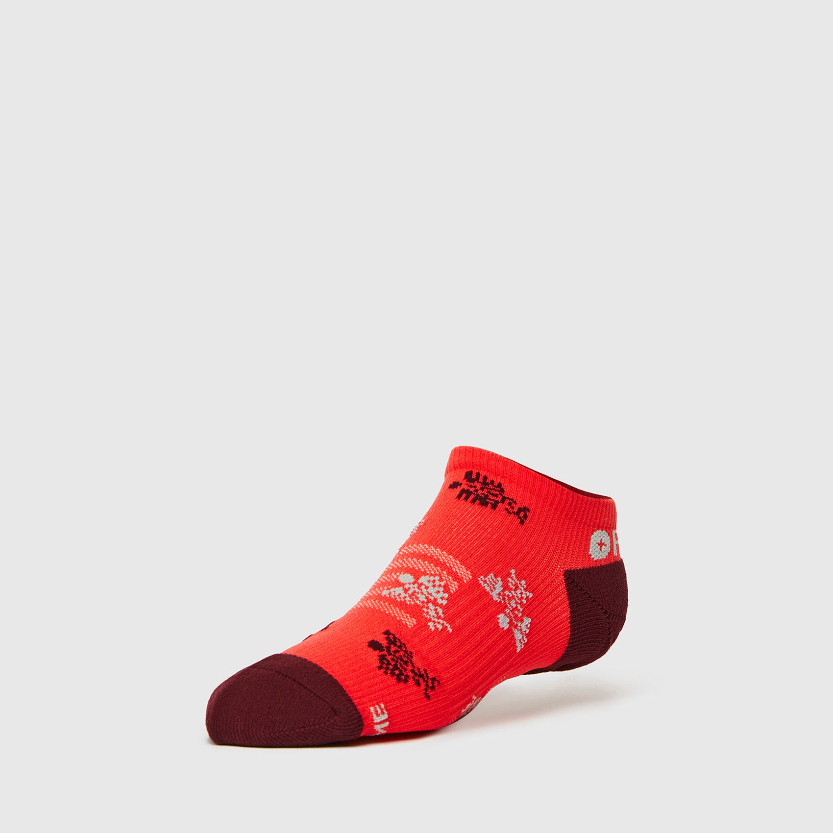 https://cdn.shopify.com/s/files/1/0139/8942/files/Q2_2023_04_HIBISCUS_CADUCUES-ANKLE-SOCKS_W_GHOST_04914.jpg?v=1684875085