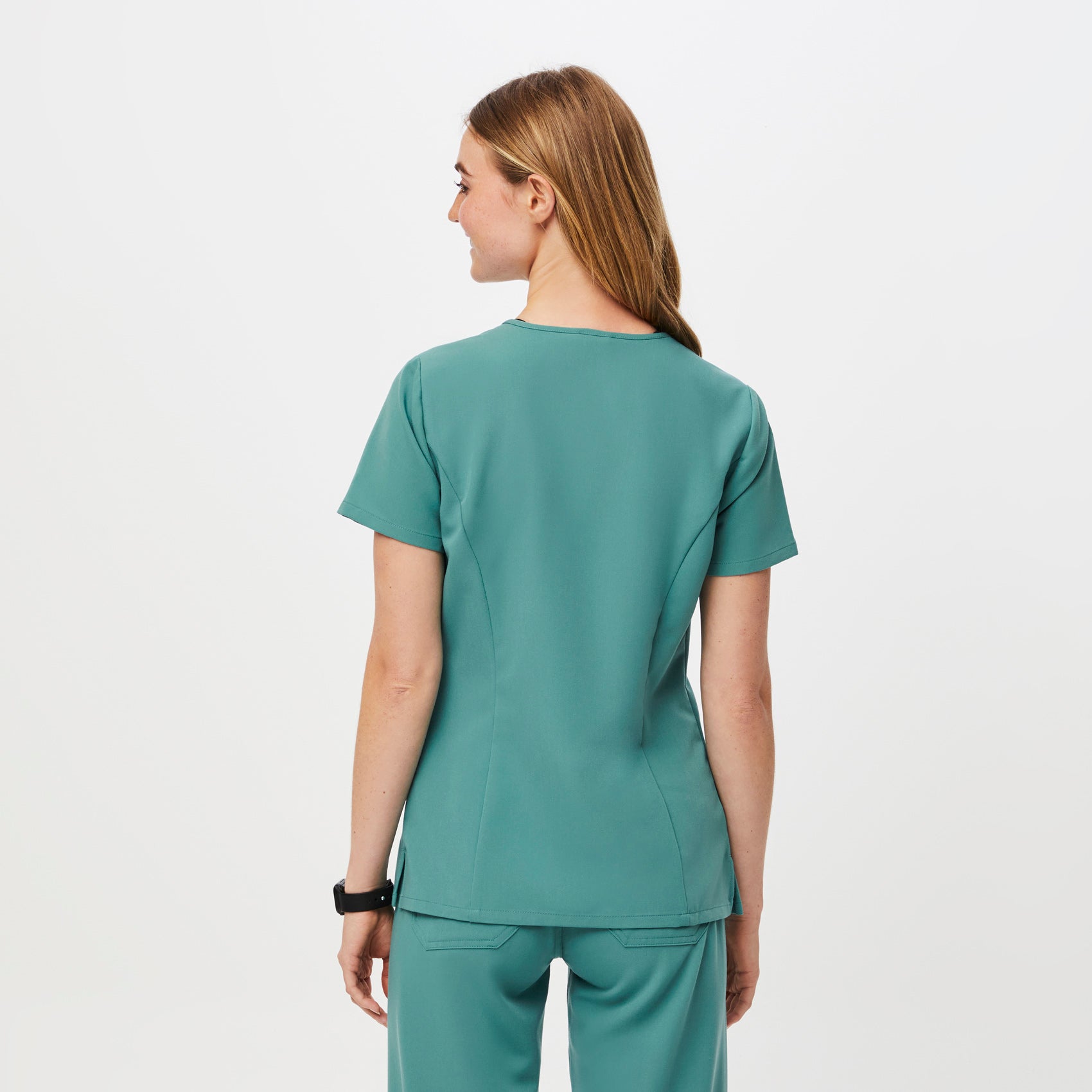 https://cdn.shopify.com/s/files/1/0139/8942/files/Q2_2023_04_MARINE_CATARINA-SLIM_W_PALONIA_06298.jpg?v=1685737276