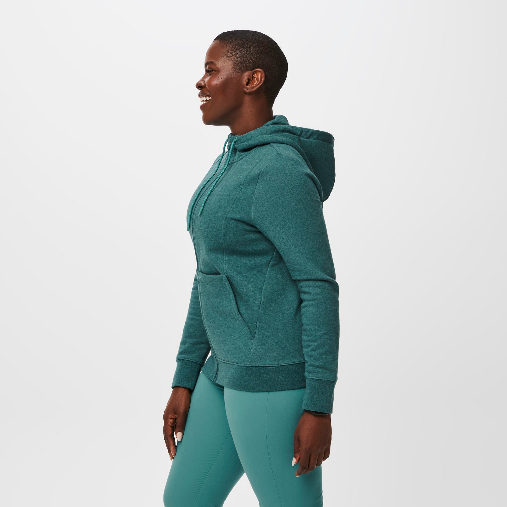 https://cdn.shopify.com/s/files/1/0139/8942/files/Q2_2023_04_MARINE_OS-FULL-ZIP-HOODIE_W_SAJE_10877.jpg?v=1685738748