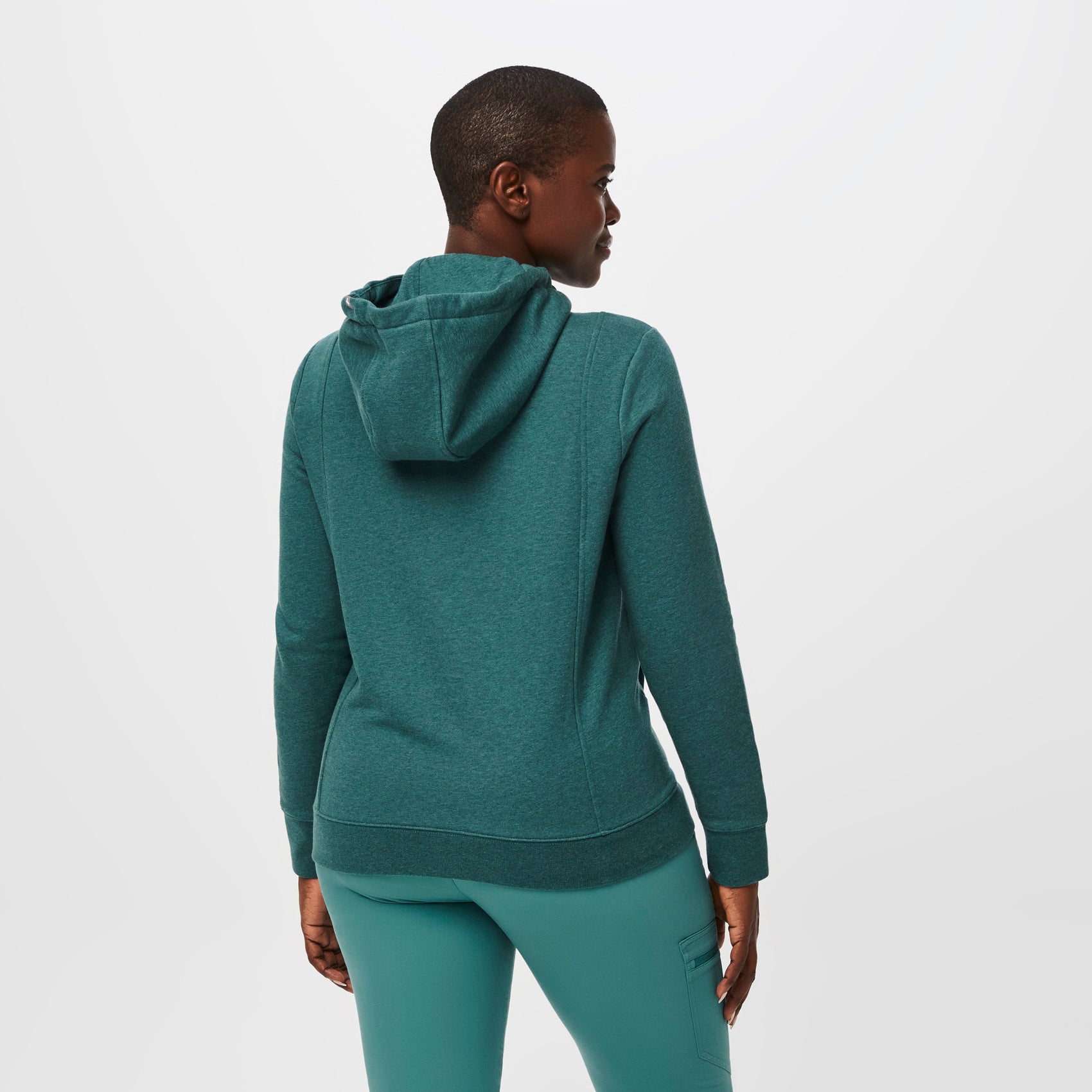 https://cdn.shopify.com/s/files/1/0139/8942/files/Q2_2023_04_MARINE_OS-FULL-ZIP-HOODIE_W_SAJE_10886.jpg?v=1685738748