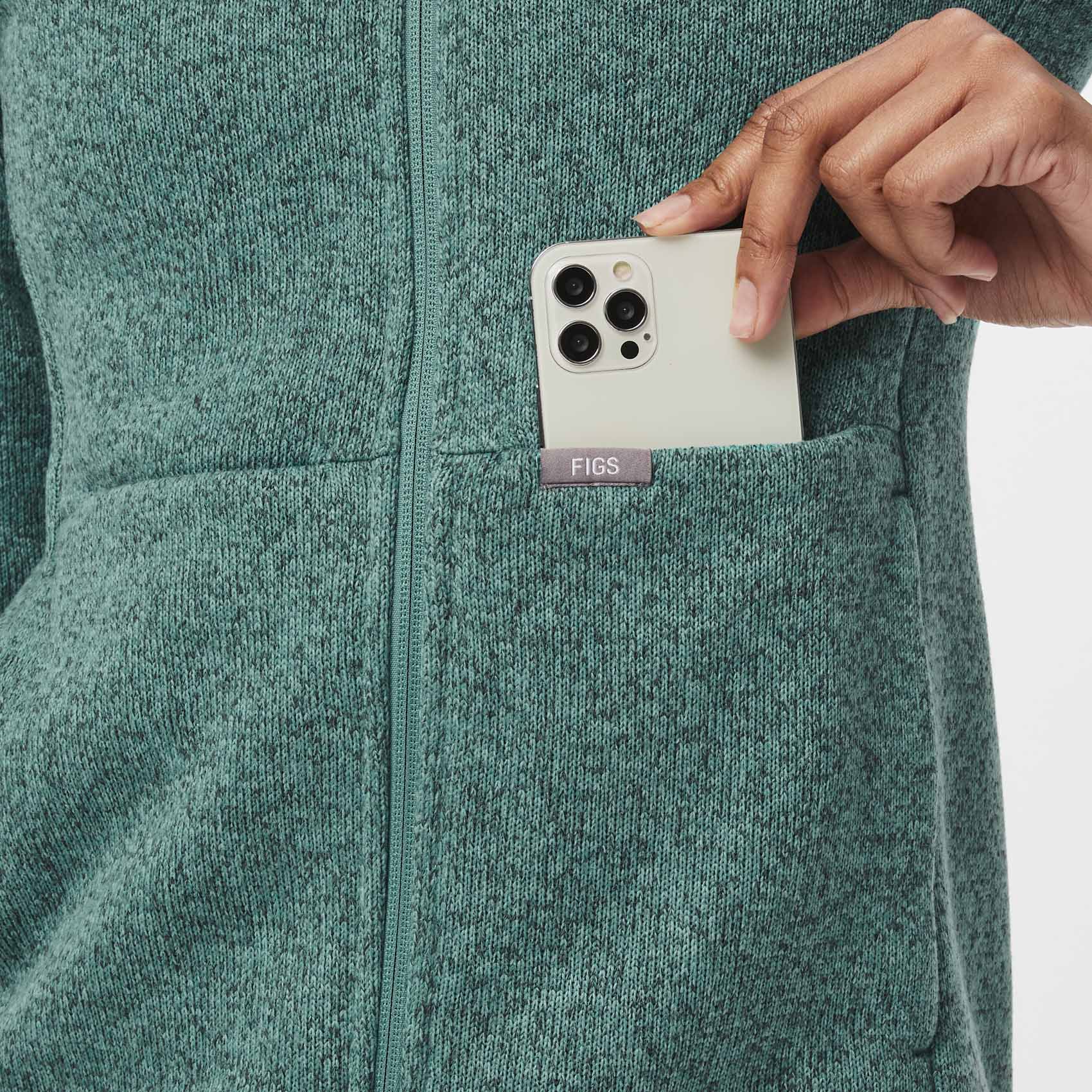 https://cdn.shopify.com/s/files/1/0139/8942/files/Q2_2023_04_MARINE_OS-SWEATER-KNIT-JACKET_W_DEJA_09329.jpg?v=1685738717