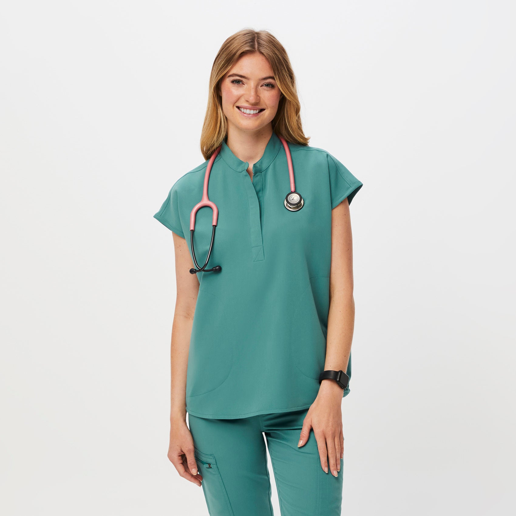 https://cdn.shopify.com/s/files/1/0139/8942/files/Q2_2023_04_MARINE_RAFAELA_W_PALONIA_05771_2b5eb6e2-b341-48c6-ba35-4f5e12c08fef.jpg?v=1686154412