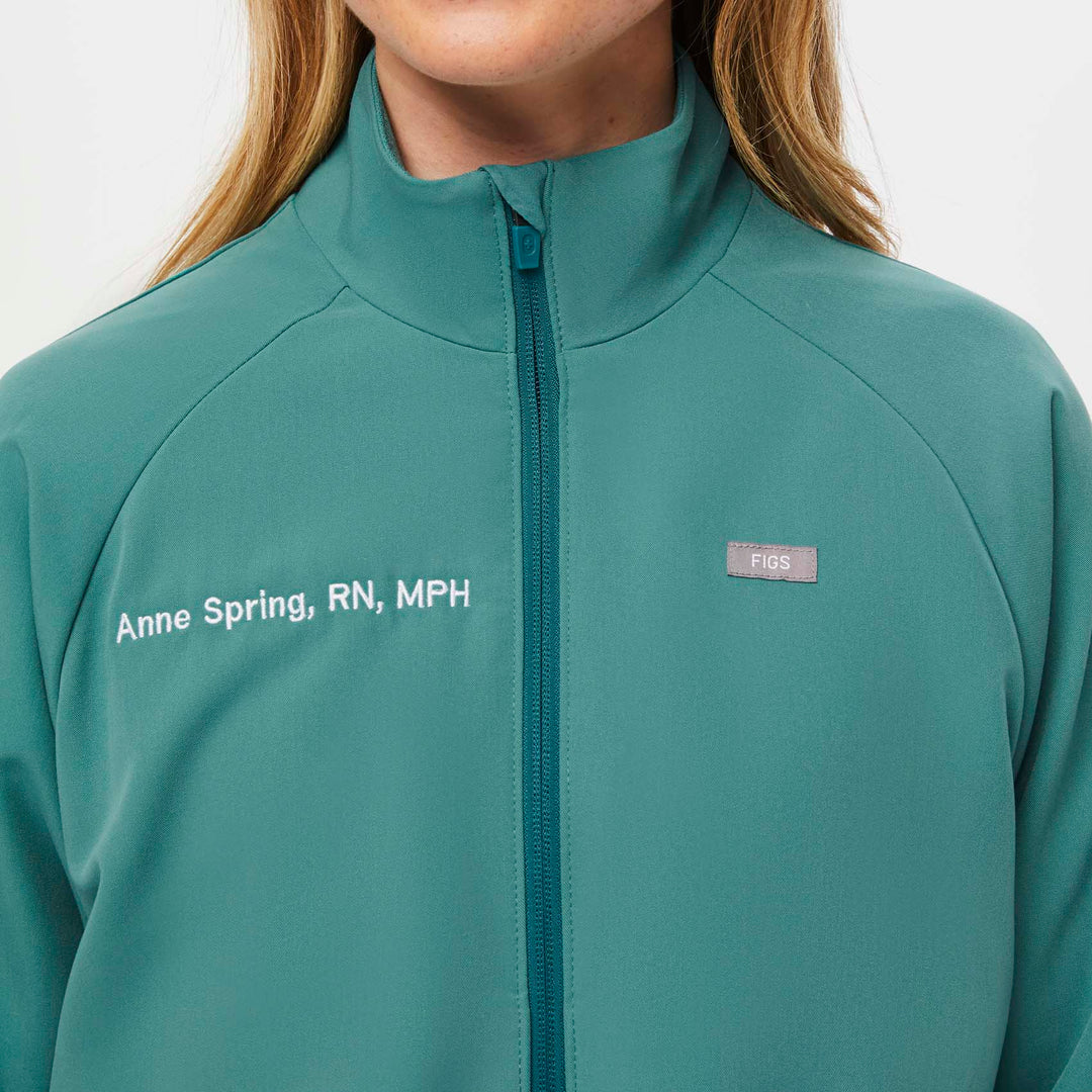 Women’s Sydney Scrub Jacket Cactus · FIGS