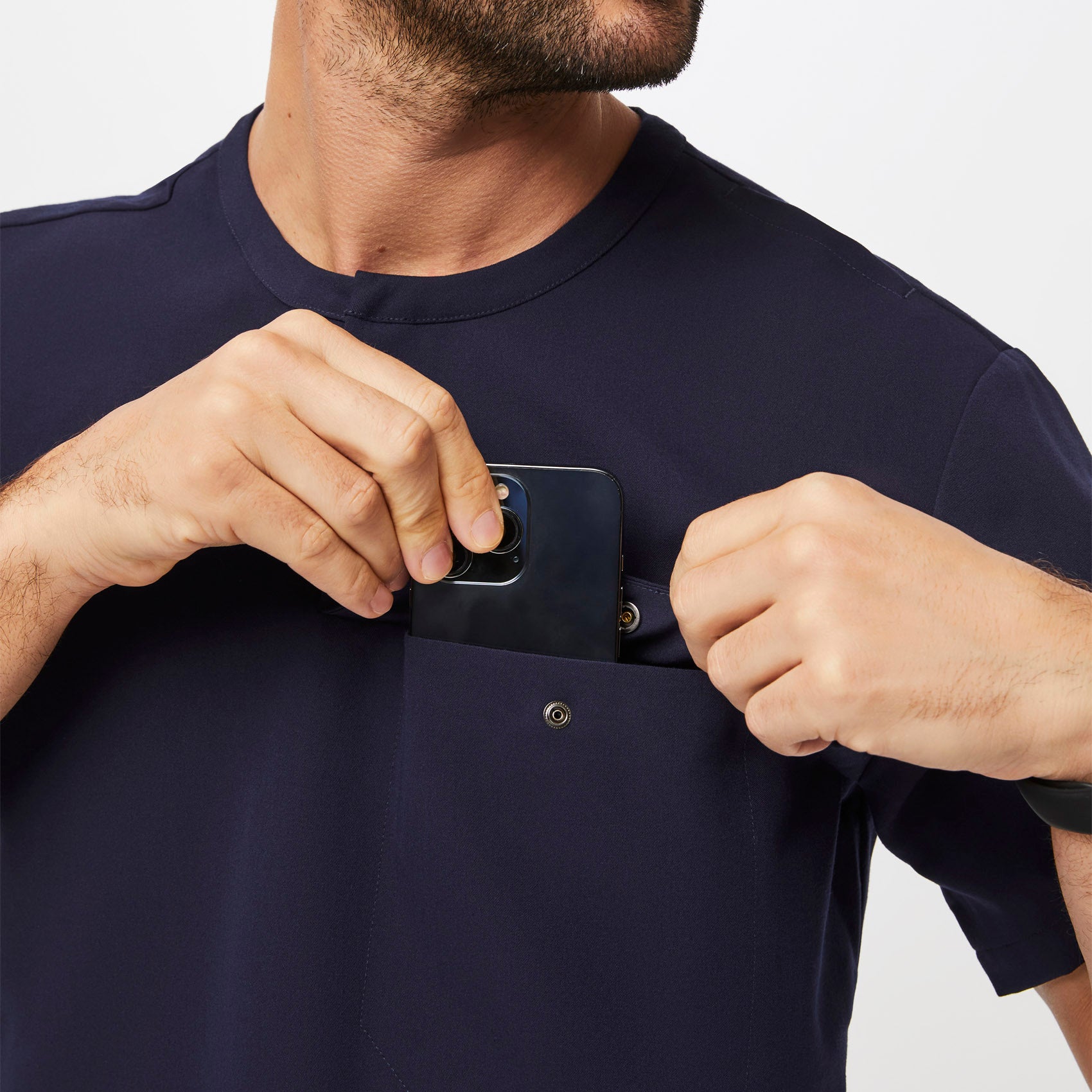https://cdn.shopify.com/s/files/1/0139/8942/files/Q2_2023_04_NAVY_CORFIELD-HENLEY-TOP_M_RYAN_02120.jpg?v=1683566081
