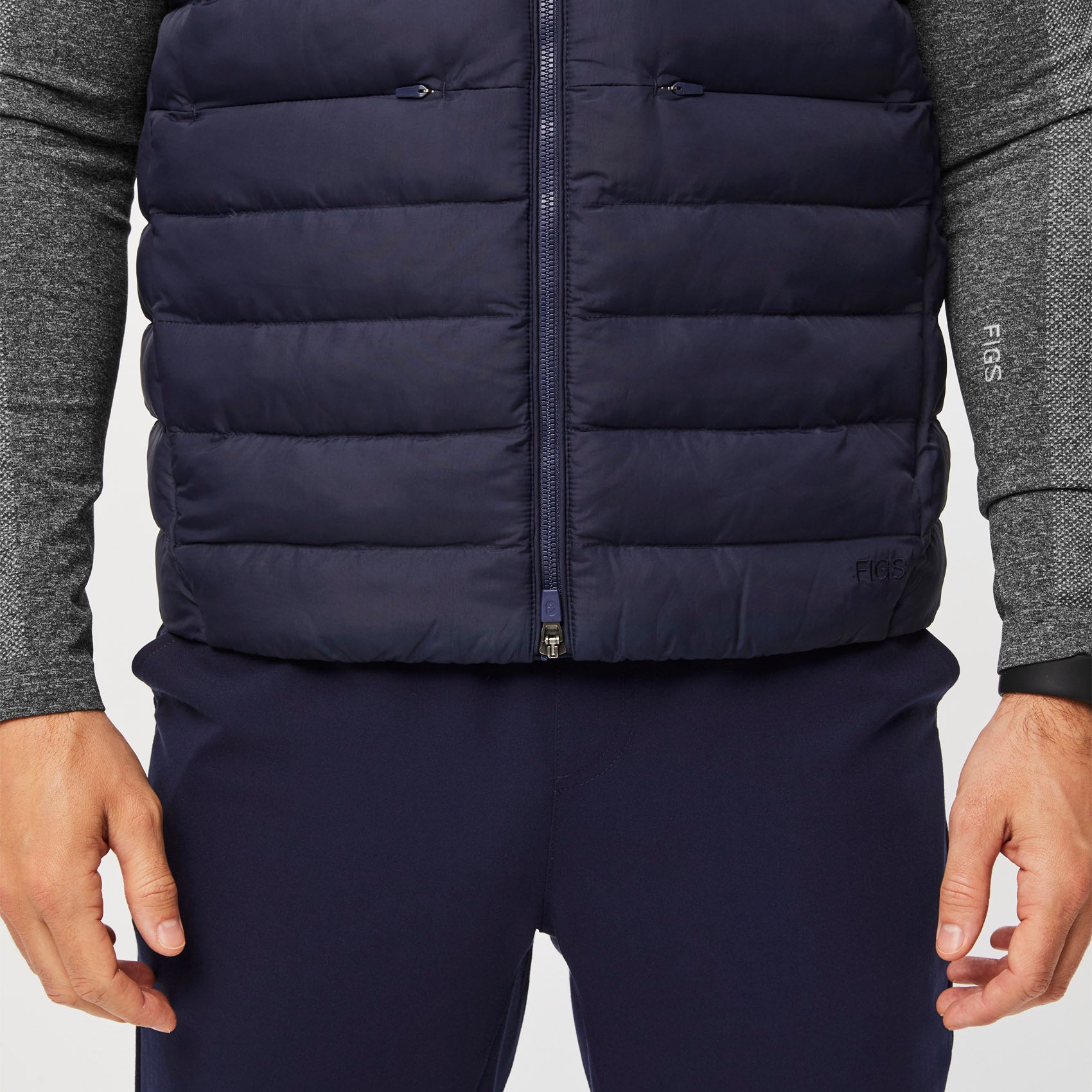 https://cdn.shopify.com/s/files/1/0139/8942/files/Q2_2023_04_NAVY_PACKABLE-PUFFER_CORE-REFRESH_M_RYAN_02839.jpg?v=1685545875