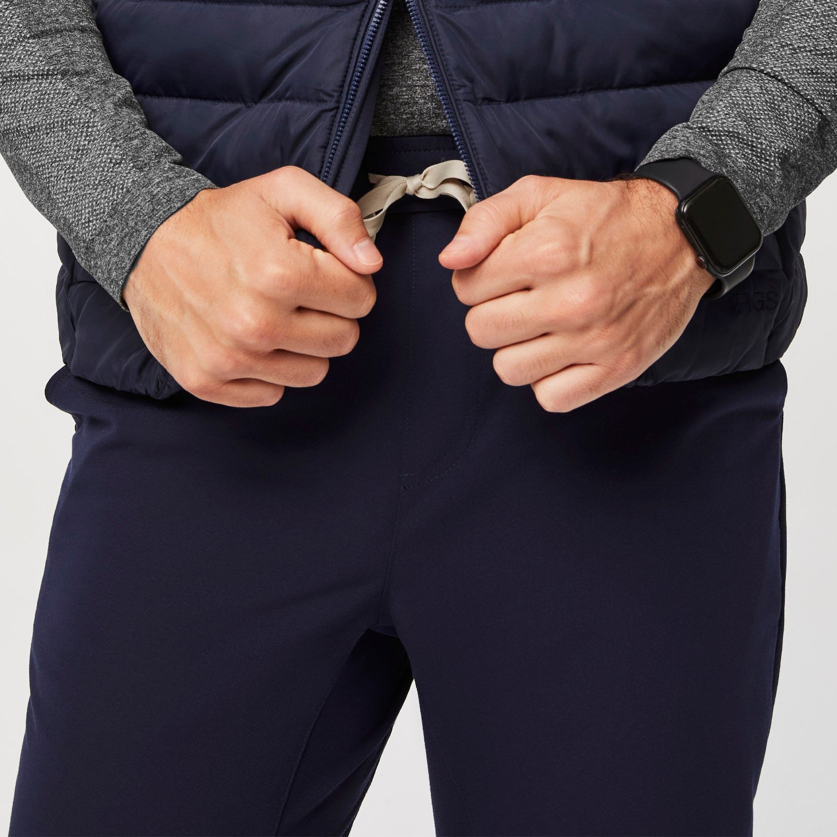 https://cdn.shopify.com/s/files/1/0139/8942/files/Q2_2023_04_NAVY_PACKABLE-PUFFER_CORE-REFRESH_M_RYAN_02841.jpg?v=1685545875