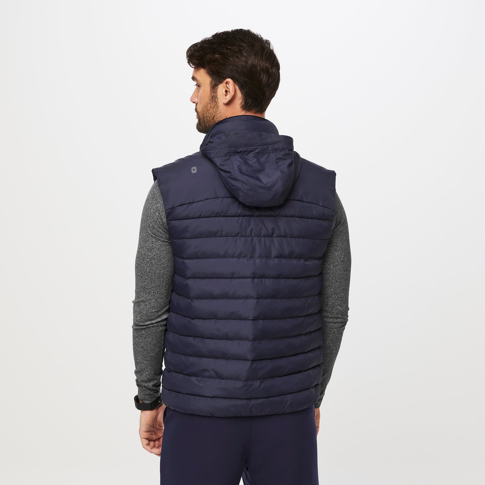 https://cdn.shopify.com/s/files/1/0139/8942/files/Q2_2023_04_NAVY_PACKABLE-PUFFER_CORE-REFRESH_M_RYAN_02864.jpg?v=1685545875
