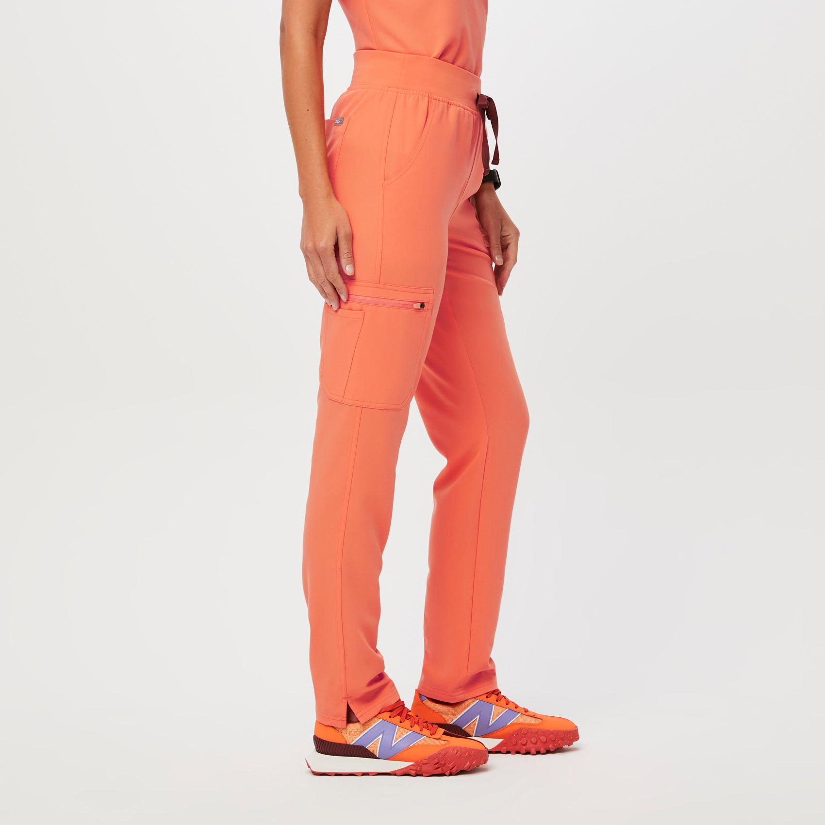 https://cdn.shopify.com/s/files/1/0139/8942/files/Q2_2023_04_PAPAYA_HW-YOLA_W_LOGAN_07922_07e9d72a-8b17-4ffd-a27f-20a53911338f.jpg?v=1687968728
