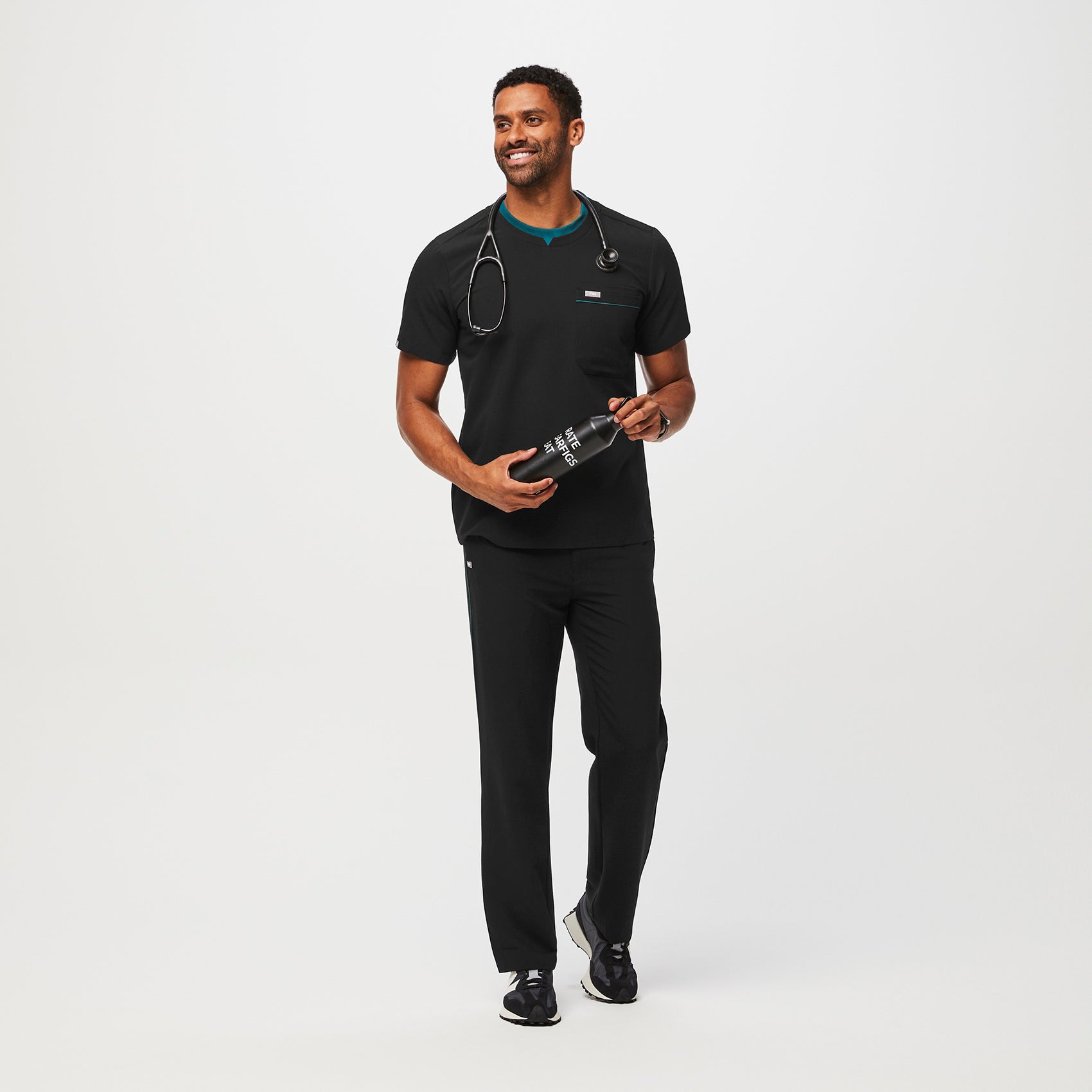https://cdn.shopify.com/s/files/1/0139/8942/files/Q2_2023_05_BLACK_CONTRAST-BRYCE-DOUBLE-COLLAR_M_GABE_24054.jpg?v=1689869754
