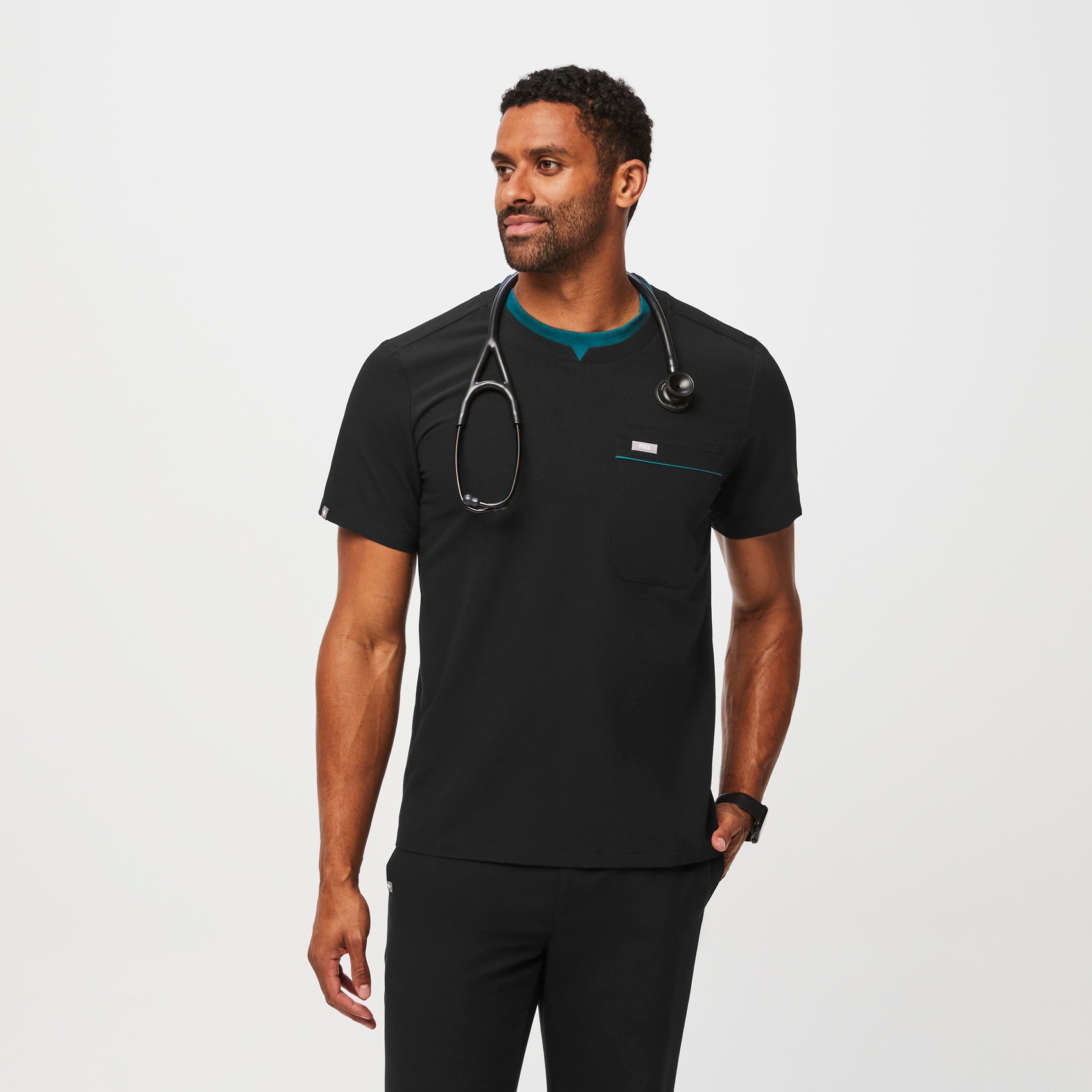 https://cdn.shopify.com/s/files/1/0139/8942/files/Q2_2023_05_BLACK_CONTRAST-BRYCE-DOUBLE-COLLAR_M_GABE_24057.jpg?v=1689869754