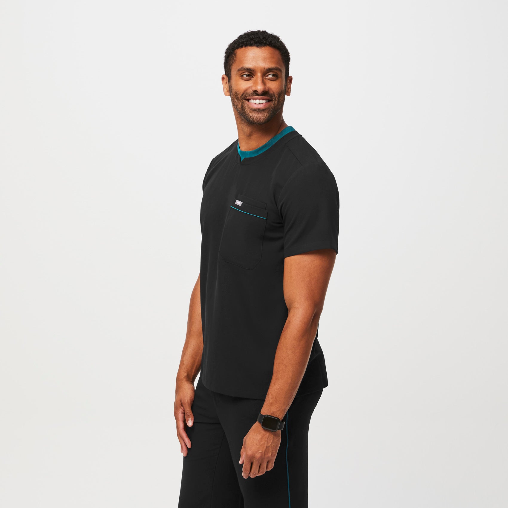 https://cdn.shopify.com/s/files/1/0139/8942/files/Q2_2023_05_BLACK_CONTRAST-BRYCE-DOUBLE-COLLAR_M_GABE_24074.jpg?v=1689869717