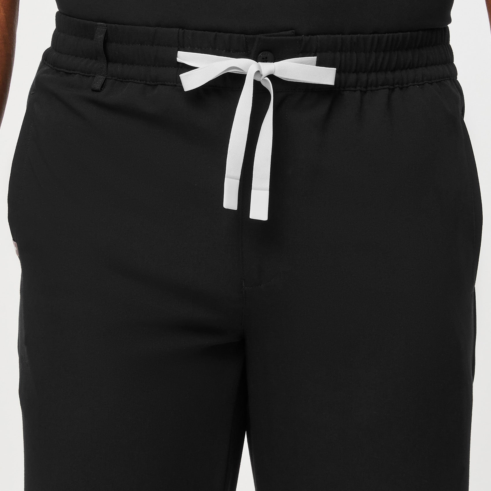 https://cdn.shopify.com/s/files/1/0139/8942/files/Q2_2023_05_BLACK_CONTRAST-CAMBRIDGE-PANT_M_GABE_24132.jpg?v=1689869936