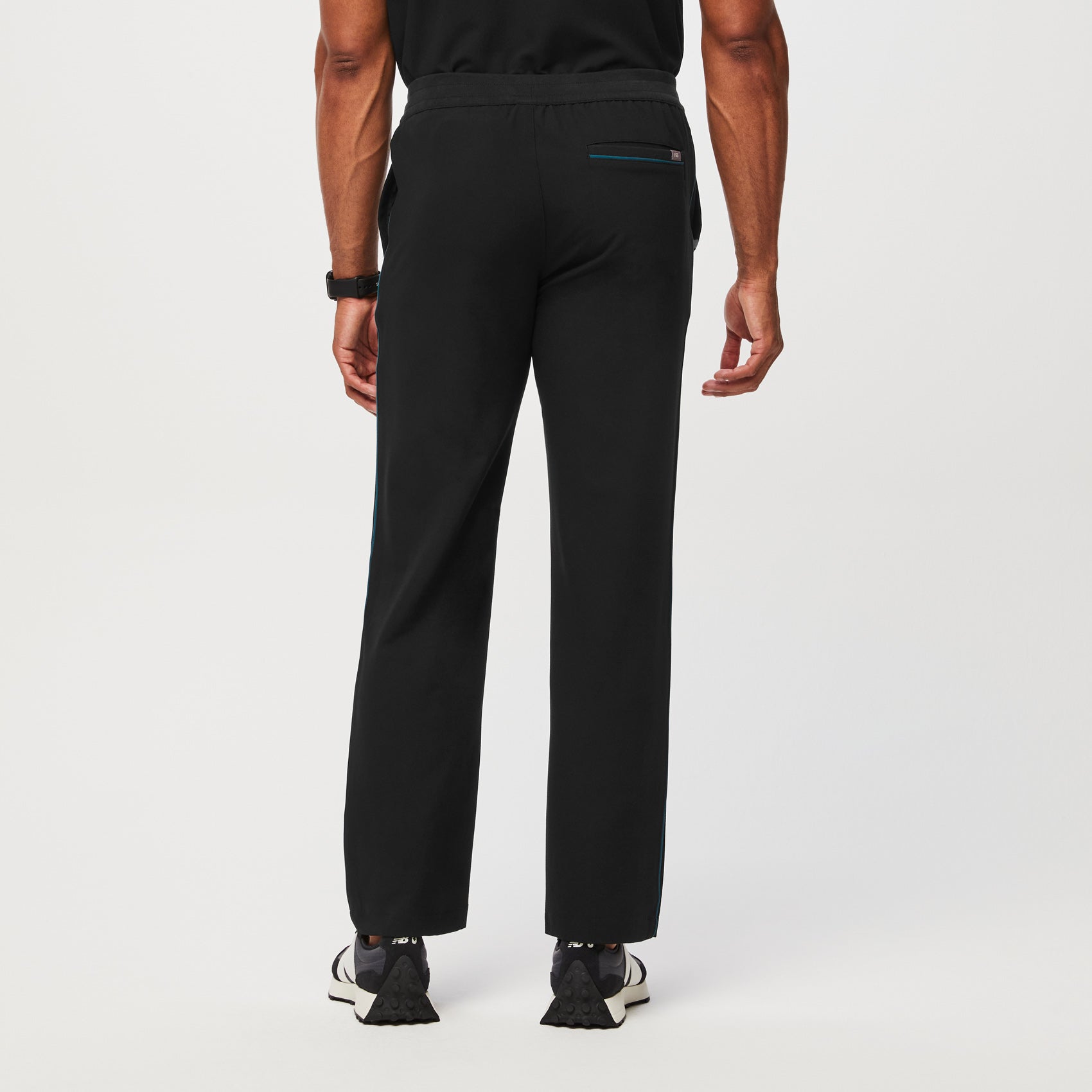 https://cdn.shopify.com/s/files/1/0139/8942/files/Q2_2023_05_BLACK_CONTRAST-CAMBRIDGE-PANT_M_GABE_24142.jpg?v=1689869936