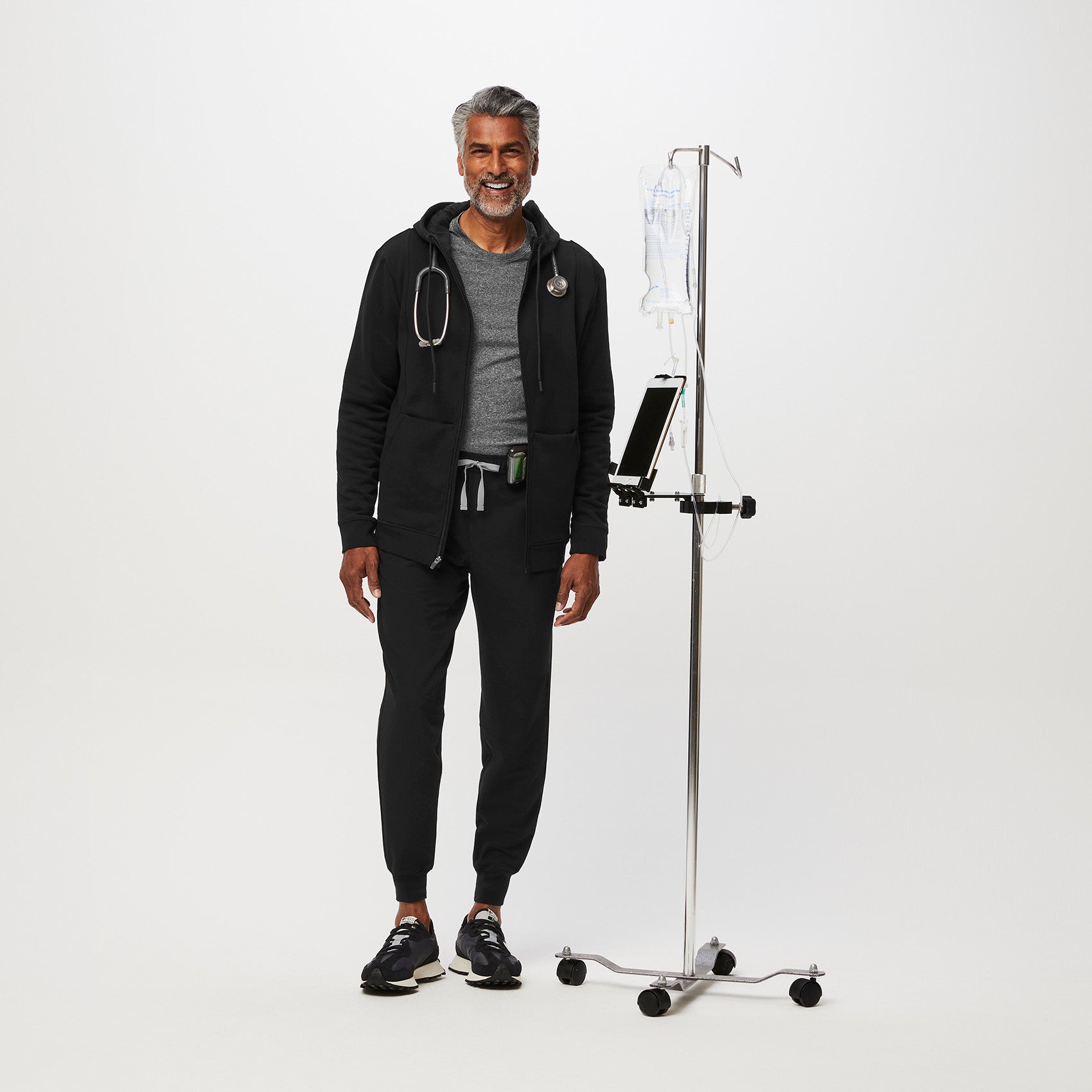 https://cdn.shopify.com/s/files/1/0139/8942/files/Q2_2023_05_BLACK_FULL_ZIP_HOODIE_M_MOOSE_14131.jpg?v=1683149720