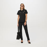 https://cdn.shopify.com/s/files/1/0139/8942/files/Q2_2023_05_BLACK_PIQUE-SS-POLO_W_NICOLA_16284.jpg?v=1687813816