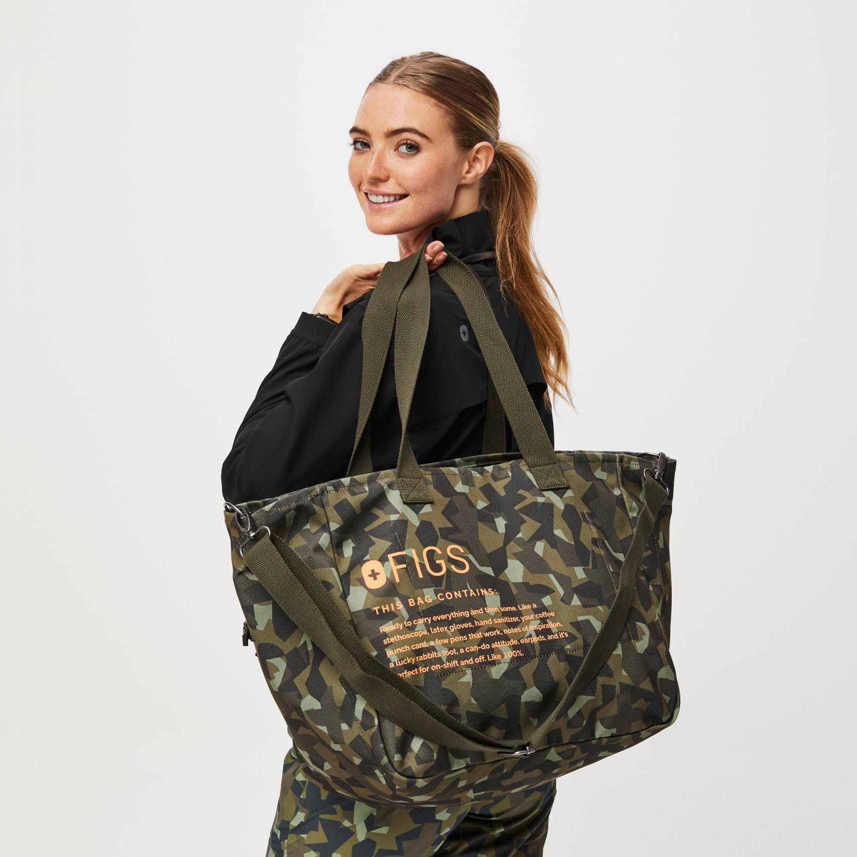 https://cdn.shopify.com/s/files/1/0139/8942/files/Q2_2023_05_BONSAI-CAMO_CANVAS-ZIPPER-TOTE_W_PALONIA_19353.jpg?v=1691604815