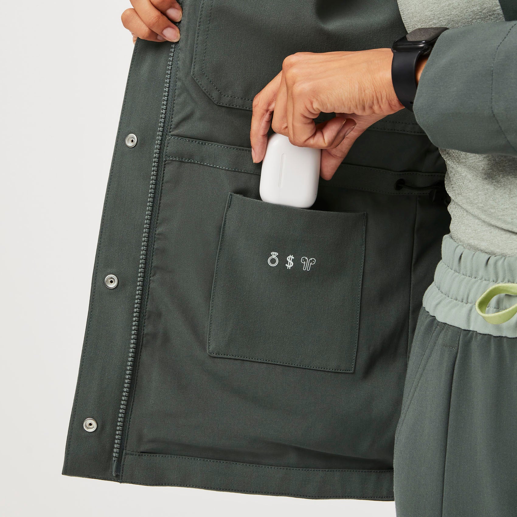 https://cdn.shopify.com/s/files/1/0139/8942/files/Q2_2023_05_BONSAI_PAGE-JACKET_W_EMILY_20799.jpg?v=1689267711