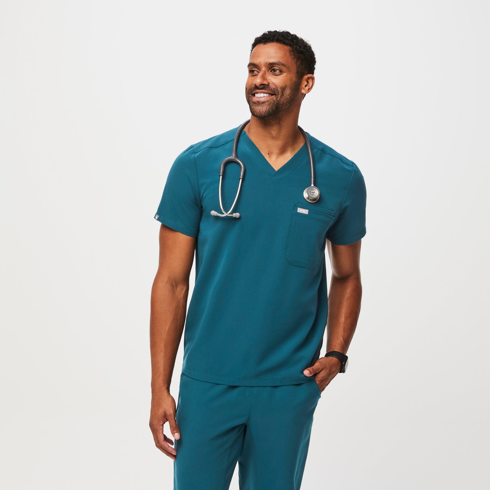 Men's Leon™ Three-Pocket Scrub Top - Caribbean Blue · FIGS